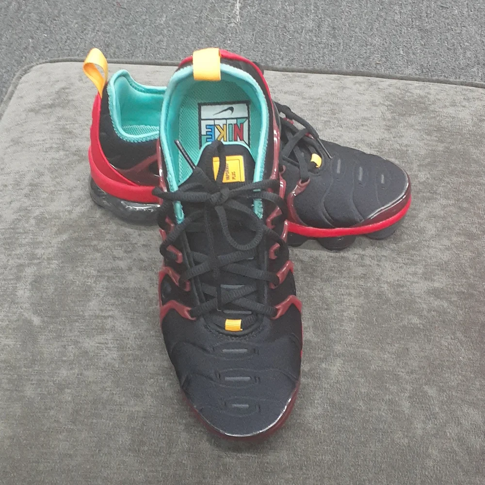 AIR VAPORMAX PLUS. - Picture 2 of 7